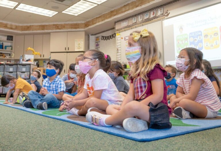 Teachers warn against removing masks in classrooms “too soon”