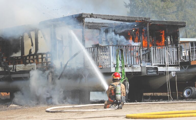 Houseboats destroyed in fire
